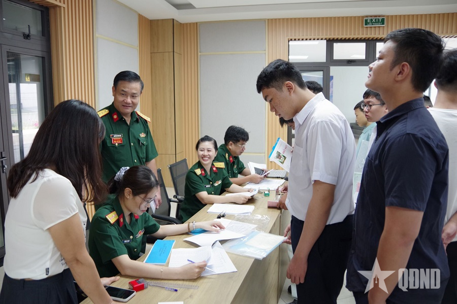 Trường Sĩ quan Thông tin tiếp nhận sinh viên hệ dân sự nhập học năm học mới